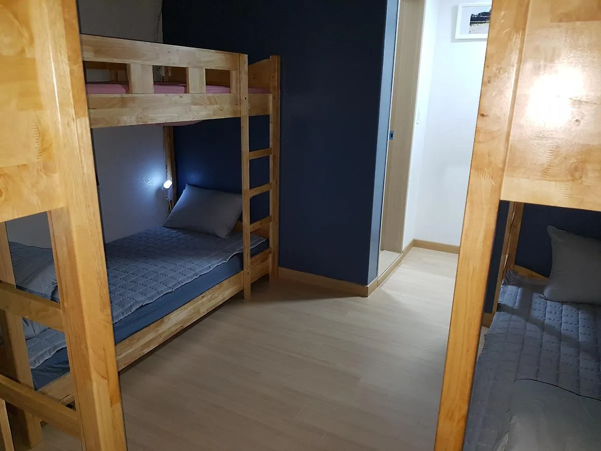 Buzz Guesthouse Incheon