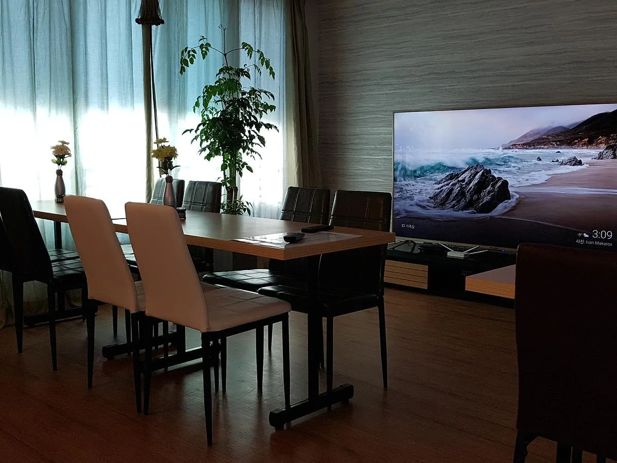Buzz Guesthouse Incheon 2*,  South Korea